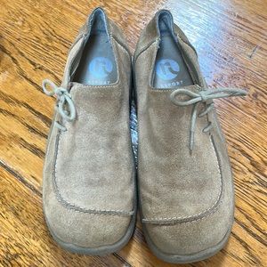 Report brand suede Wallabee style ladies shoes, Size 7.